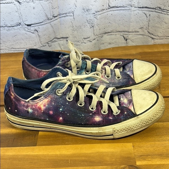 Galaxy Pattern Low-Top Sneakers - Picture 2 of 7